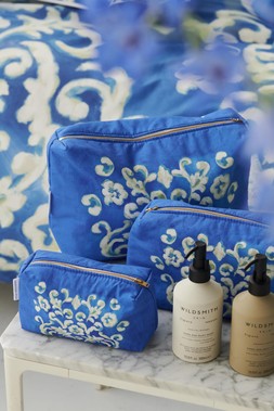 ISOLOTTO COBALT WASHBAGS