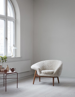 Warm Nordic Fried Egg Lounge Chair - Sheepskin