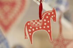 18 Folk Art Christmas Decorations