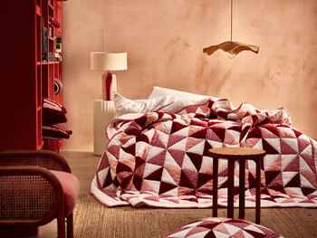 https://az.prshots.co.uk/contents/archives/329/362/images/thumb350x287_auto/oliver-bonas_burgundy-pink-gingham-patchwork-quilt_fa01e_thumb.jpg
