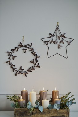 Antique Gold Star Mistletoe Wreath &pound;29.99