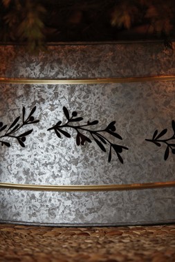 Christmas at Ivyline 2025 - CUT OUT MISTLETOE TREE SKIRT GALVANISED