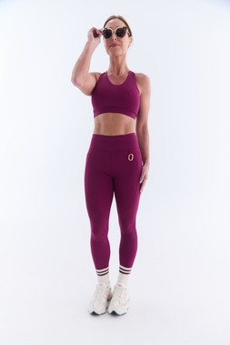 ELEVATE Sports bra £45 & ELEVATE Leggings £80 & Ultimate Grip Stripe Slouch Socks £12.00