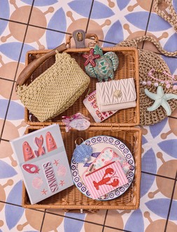 Fish Handle Woven Crossbody Bag
