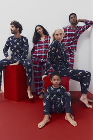 https://az.prshots.co.uk/contents/archives/98/201/images/thumb350x287_auto/marks_amp_spencer_ms-xmas-matching-pyjamas-2024-2_thumb.jpg